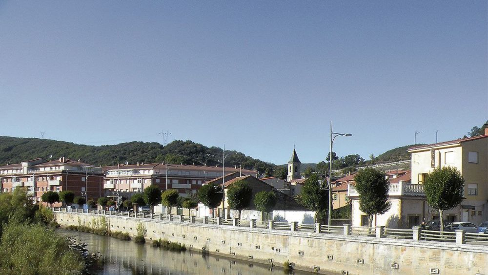 En la imagen, fotografía de archivo de la localidad de La Pola de Gordón. 