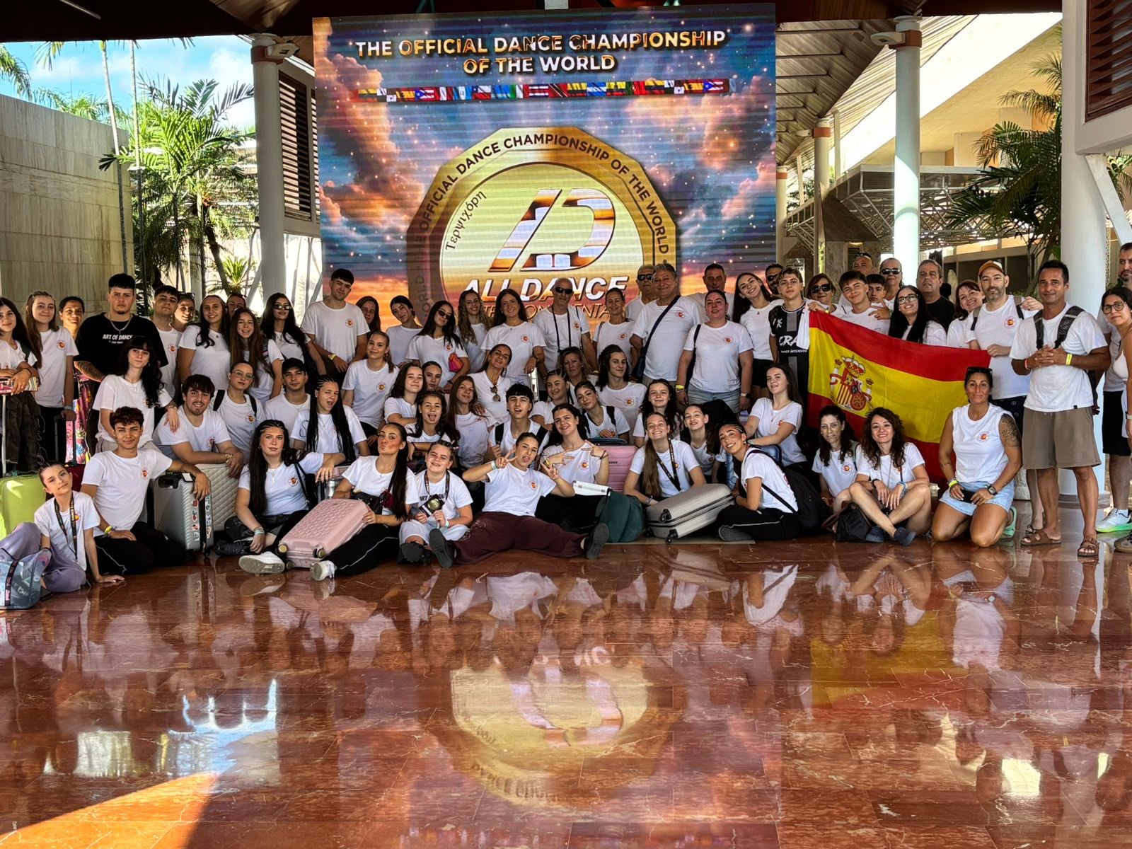 Imagen de las cerca de 80 personas que conformaron la expedición de Cras Dance presente en Punta Cana. | L.N.C. Imagen de las cerca de 80 personas que conformaron la expedición de Cras Dance presente en Punta Cana. | L.N.C.