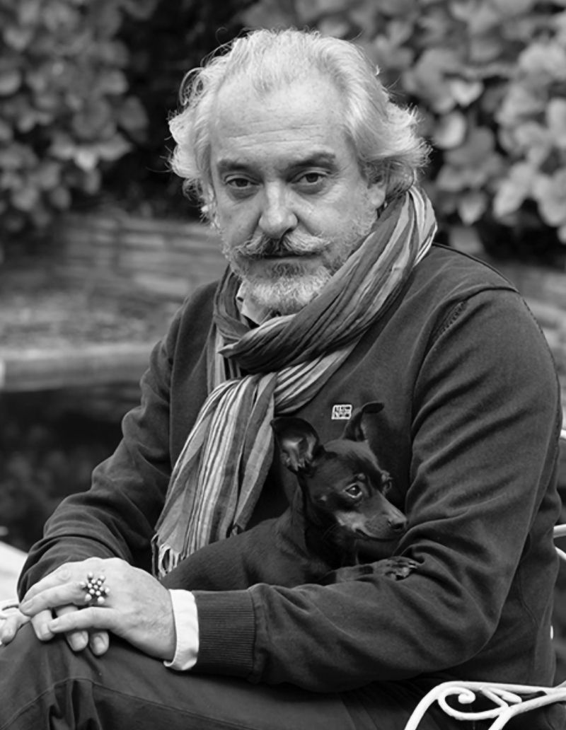 El autor de las imágenes fue José A. Robes, que dejó «un momento de ser fotógrafo para ser lector».J. R. VEGA