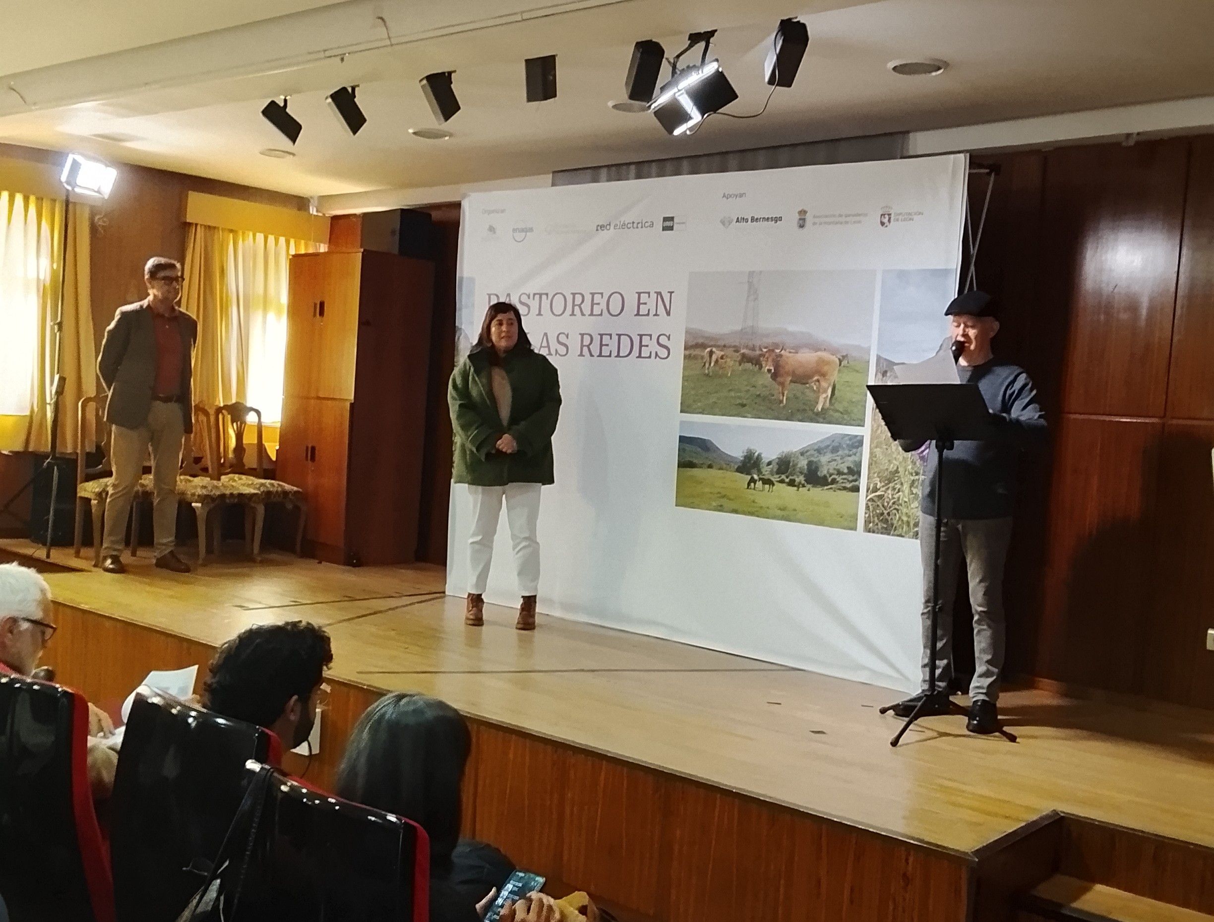 En la imagen, un momento de la apertura de las jornadas en La Pola. | E. NIÑO