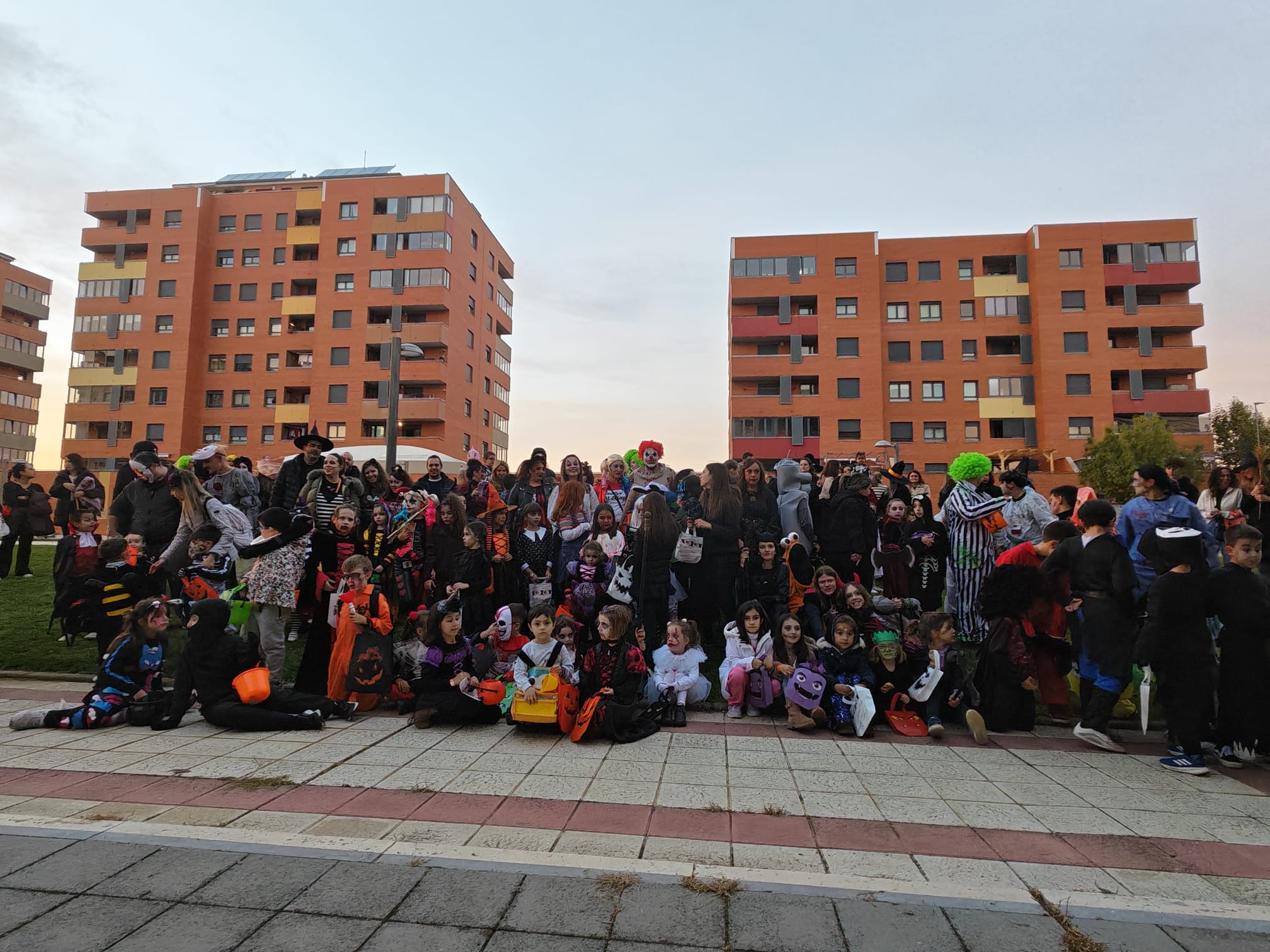 Foto de familia de todos los participantes.
