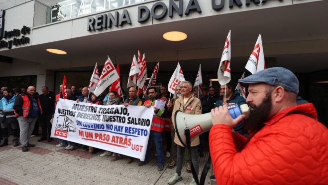Decenas de trabajadores y sindicalistas se concentraron en la capital leonesa. | FERNANDO OTERO Decenas de trabajadores y sindicalistas se concentraron en la capital leonesa. | FERNANDO OTERO