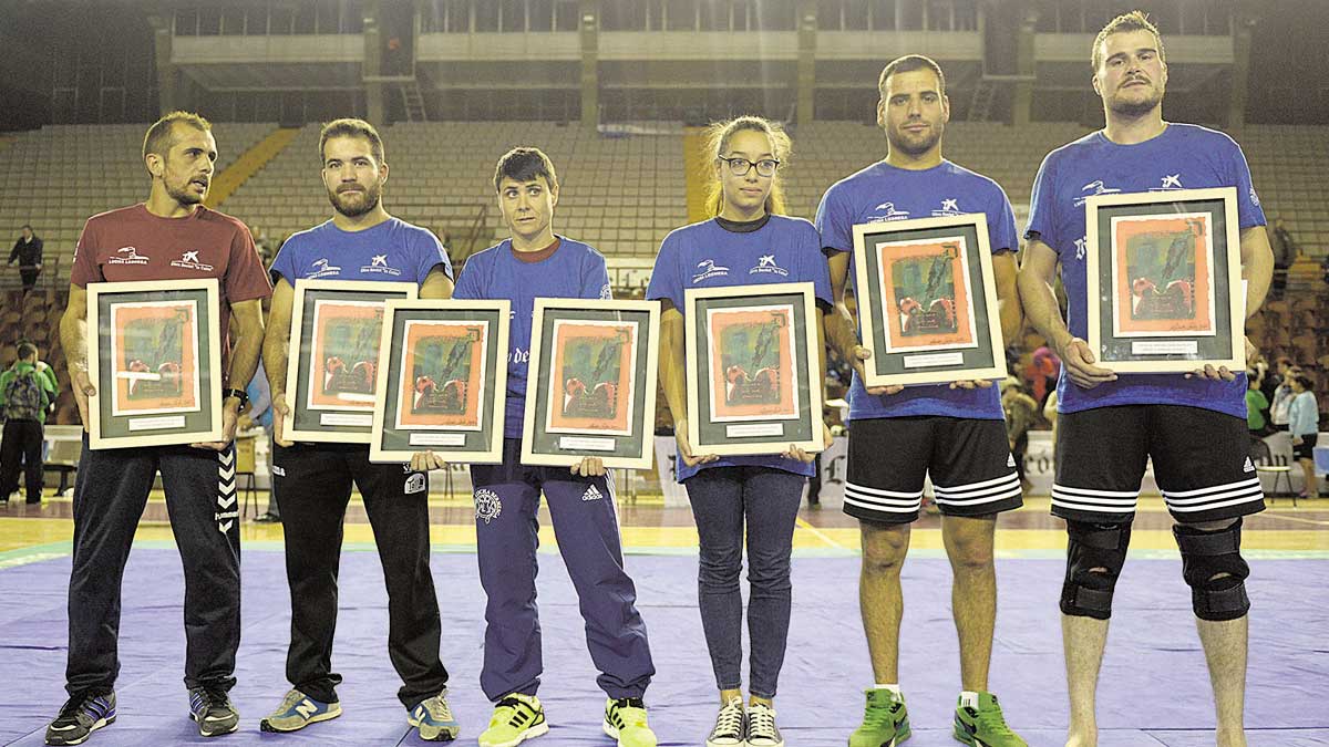 Tomás González, ‘Tomasuco’ de La Vecilla, fue el gran protagonista del corro de ayer en medios, sumando los seis puntos posibles al ganar los 3 combates. | MAURICIO PEÑA