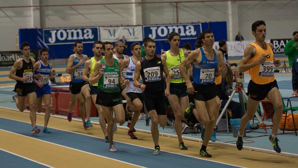 Momento de los 3.000 lisos del Nacional de pista cubierta, en el que Alaiz solo pudo ser quinto. | SPORTMEDIA