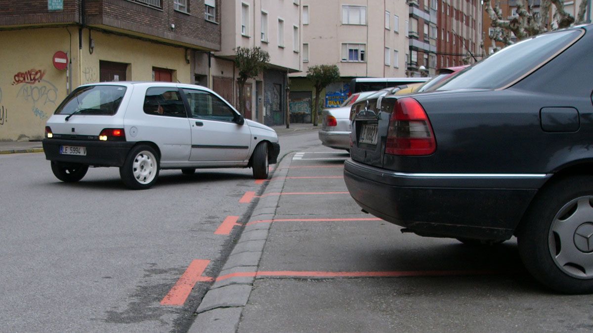 La calle Tercio de Flandes, en Navaliegos, una de las nuevas zonas naranja.| D. M.