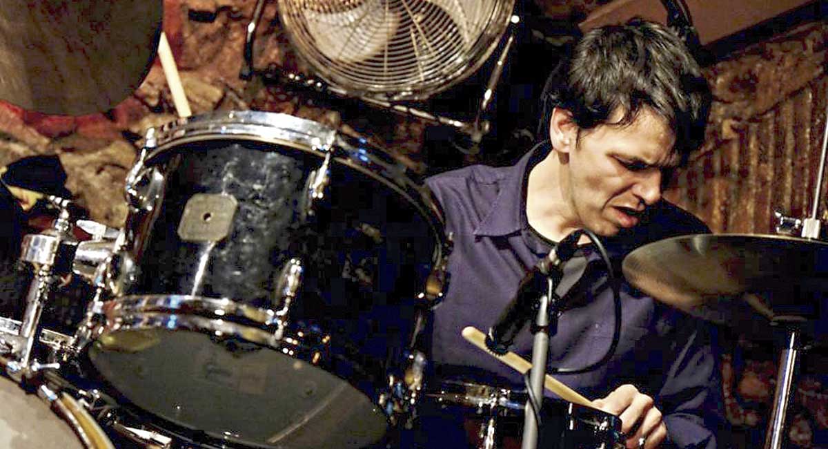 El baterista Ivo Sans actúa esta noche con su habitual formación en el Teatro El Albéitar de la Universidad de León. | ANTONIO NARVAEZ El baterista Ivo Sans actúa esta noche con su habitual formación en el Teatro El Albéitar de la Universidad de León. | ANTONIO NARVAEZ