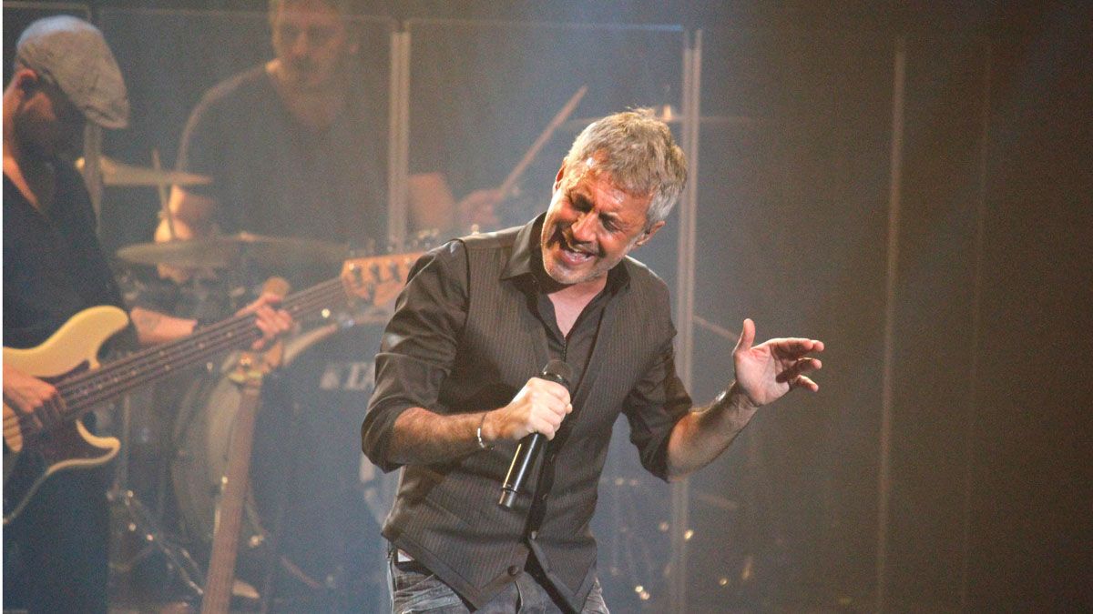 Sergio Dalma celebra sus veinticinco años como cantante con una gira, ‘Dalma Tour’, que este viernes llega al Palacio de los Deportes de León. Sergio Dalma celebra sus veinticinco años como cantante con una gira, ‘Dalma Tour’, que este viernes llega al Palacio de los Deportes de León.