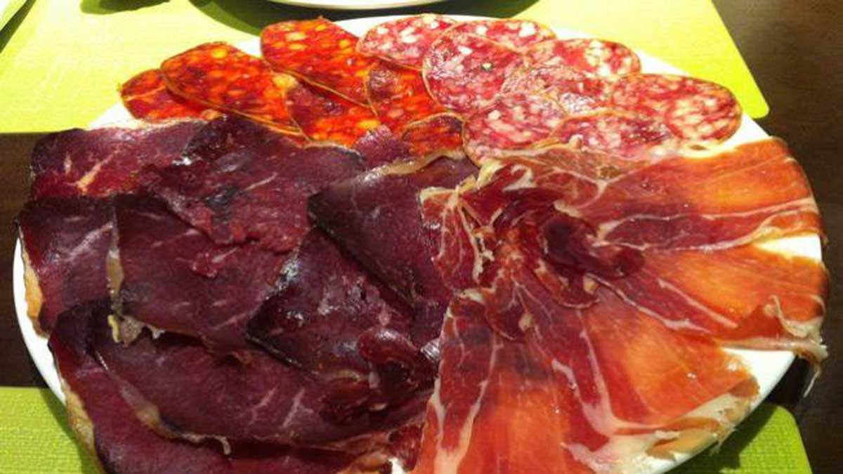 Los embutidos de la comarca estarán muy presentes en estas jornadas gastronómicas. | L.N.C.