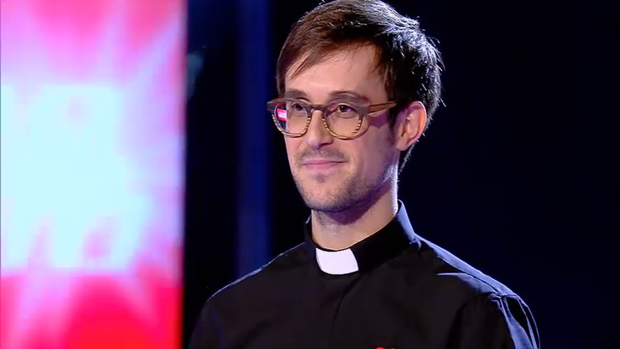 El padre Damián, durante su participación en La Voz. | ABC.ES