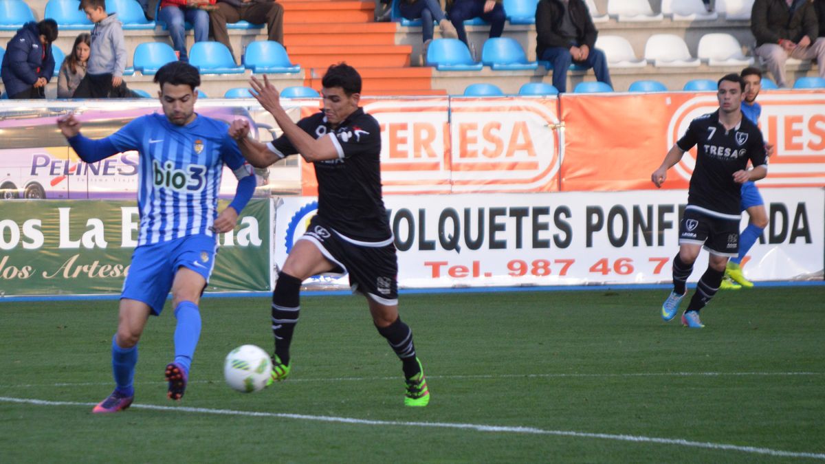 El centrocampista de la Deportiva, Andy, durante el partido ante el Lealtad disputado en El Toralín. | A. CARDENAL