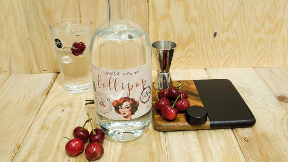 Ginebra 987 Lollipop, ginebra con sabor a cereza del Bierzo. | ICAL Ginebra 987 Lollipop, ginebra con sabor a cereza del Bierzo. | ICAL