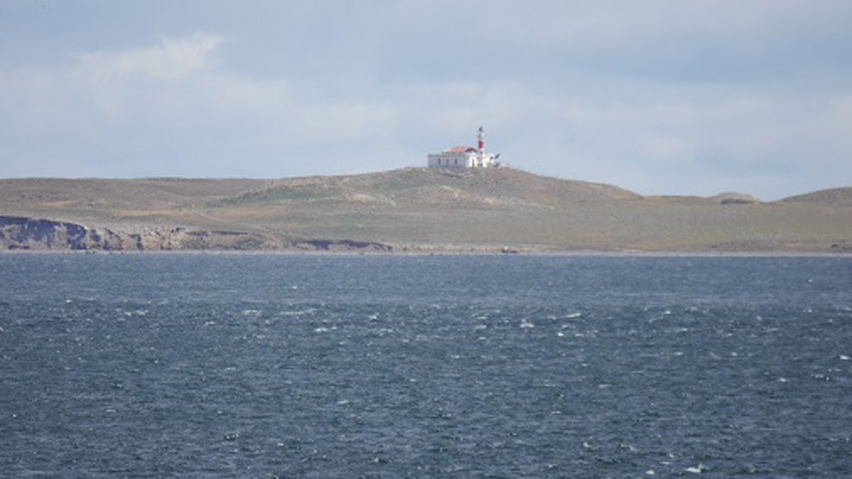 El Faro de la Isla Magdalena, en el Estrecho de Magallanes.