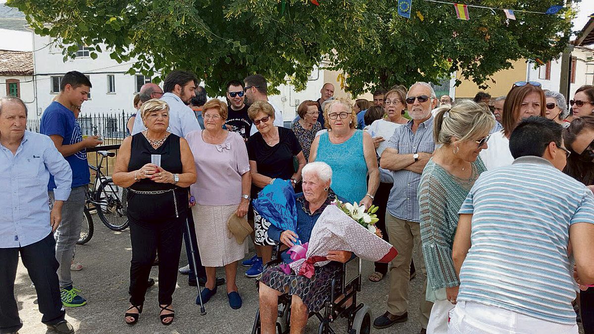 El día de su 104 cumpleaños, en el mes de julio, fueron muchos los vecinos que se acercaron a felicitar a "la abuela de la Tercia" en Ventosilla.