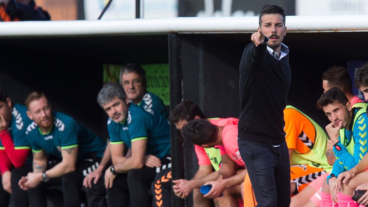 De la Barrera da instrucciones frente al Lealtad. | EL COMERCIO