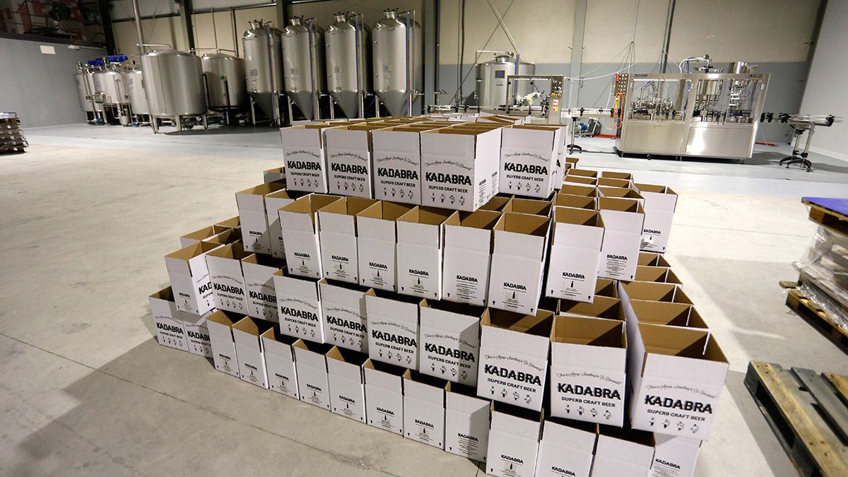 Fábrica de la cerveza leonesa 'Kadabra' situada en el polígono industrial de Villadangos del Páramo. | CARLOS S. CAMPILLO Fábrica de la cerveza leonesa 'Kadabra' situada en el polígono industrial de Villadangos del Páramo. | CARLOS S. CAMPILLO