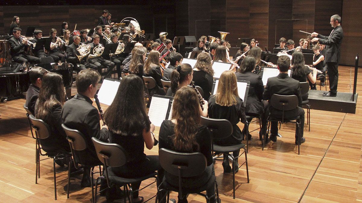 Imagen de la Banda de Música del Conservatorio de León durante una actuación en el Auditorio de León.| JUAN LUIS GARCÍA
