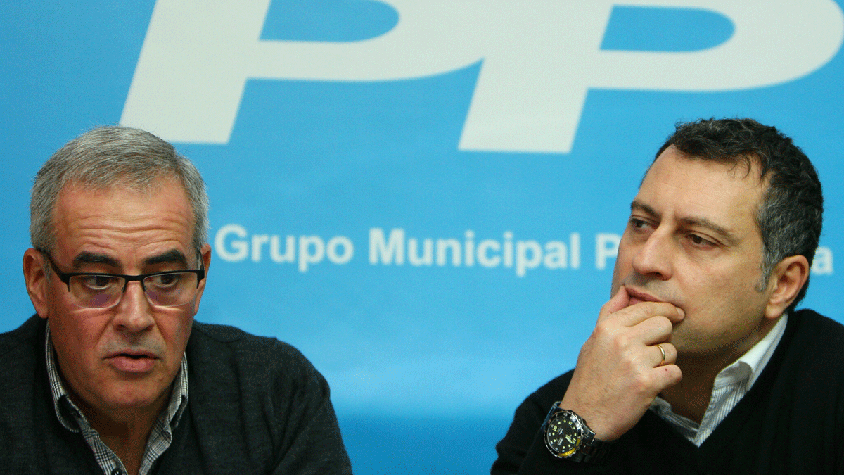 Juan Elicio Fierro y Reiner Cortés, ayer en el Ayuntamiento de Ponferrada. | César Sánchez (Ical)