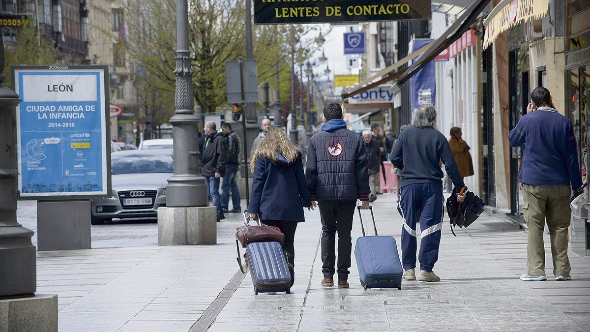 Más de una cuarta parte de la población que abandonó la comunidad en el primer semestre salió de León. | MAURICIO PEÑA