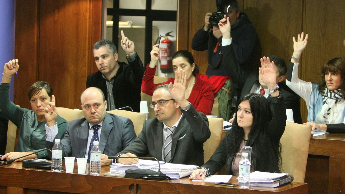 Pleno en el Ayuntamiento de Ponferrada en el que se debatió el presupuesto para el año 2016. | CÉSAR SÁNCHEZ (ICAL)