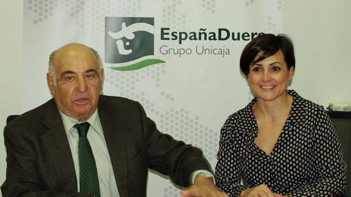 Manuel Lamelas y Margarita Serna durante la firma de la renovación del convenio de colaboración. | L.N.C.