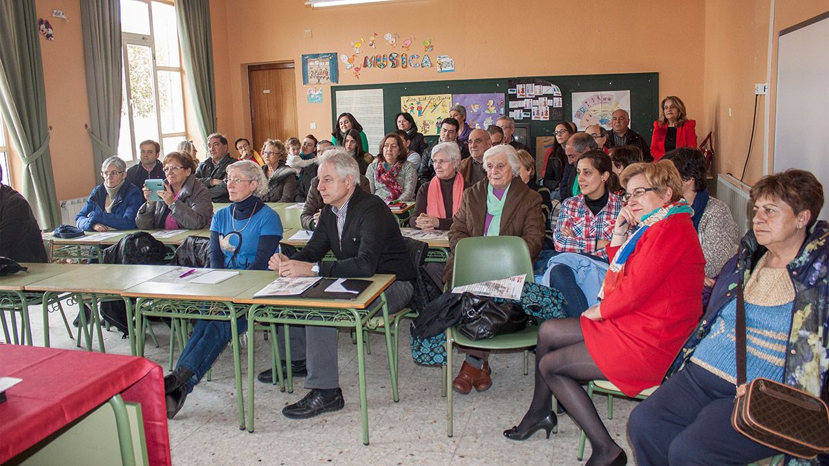 Imagen del público asistente a la jornada de escuelas rurales celebrada en Urdiales del Páramo. | T. GIGANTO