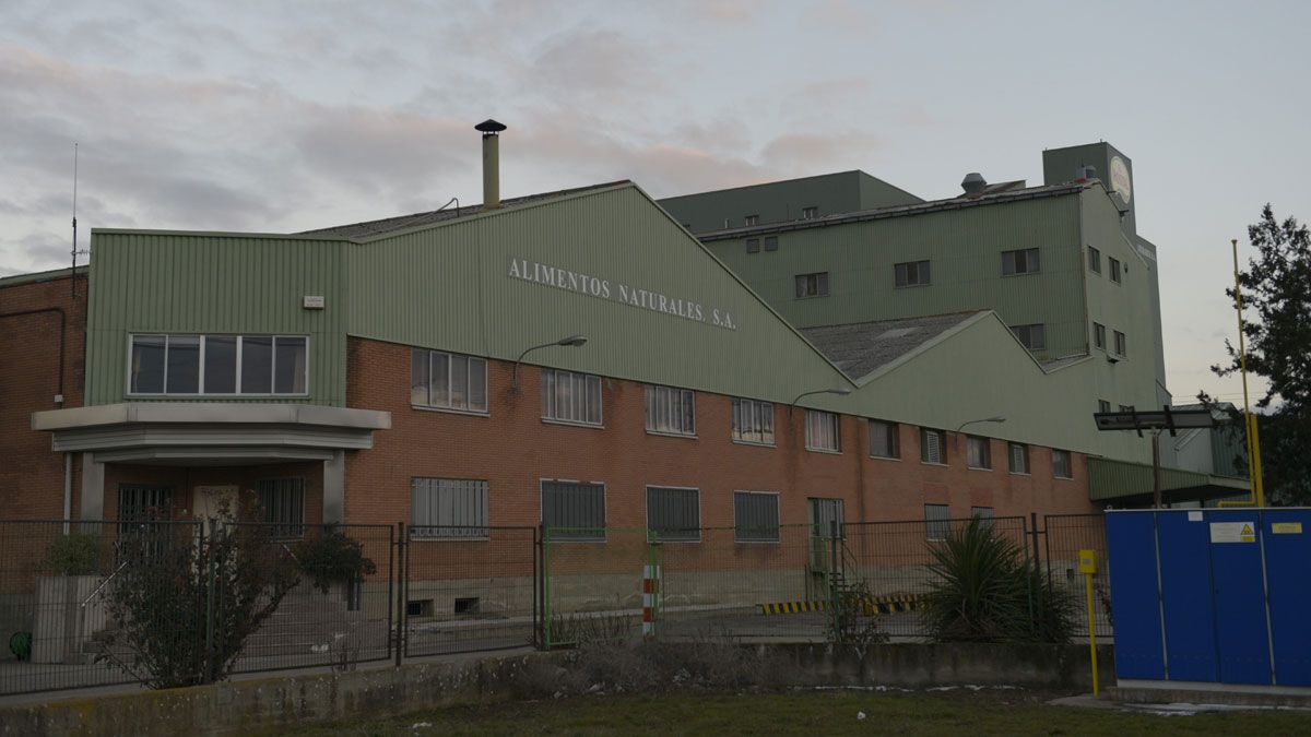 Instalaciones de Alimentos Naturales SA (El Hostal) en el Polígono Industrial de Onzonilla. | L.N.C.