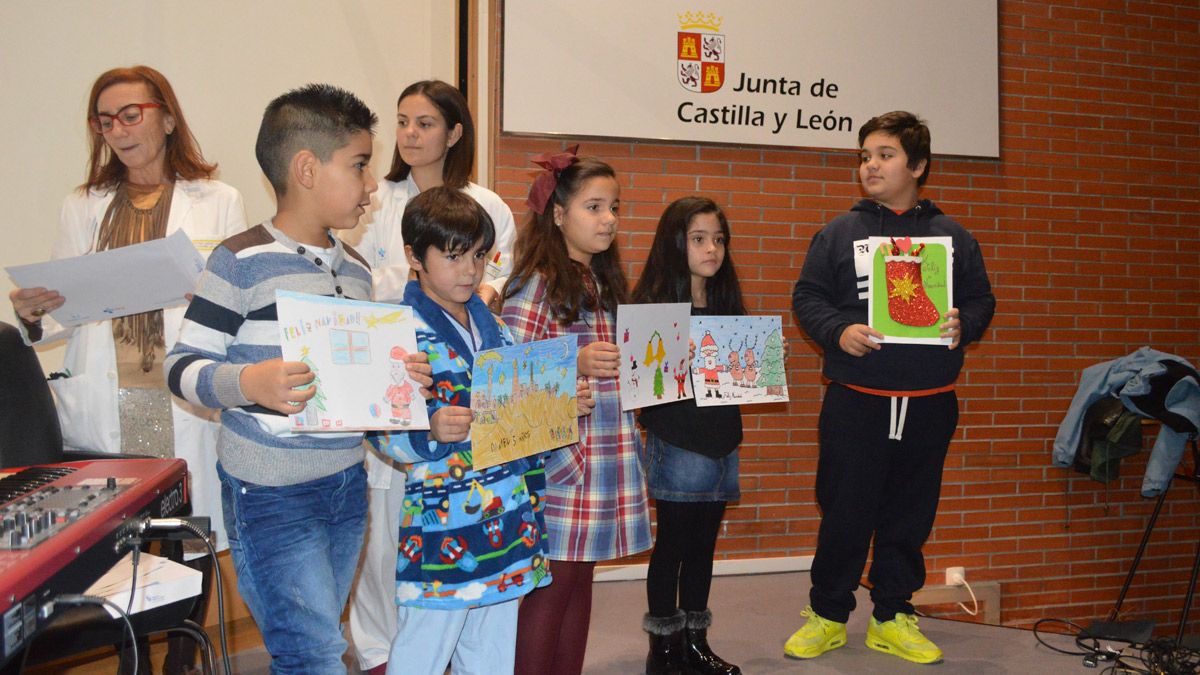 Los niños participaron en un concurso de postales navideñas. | M.I.
