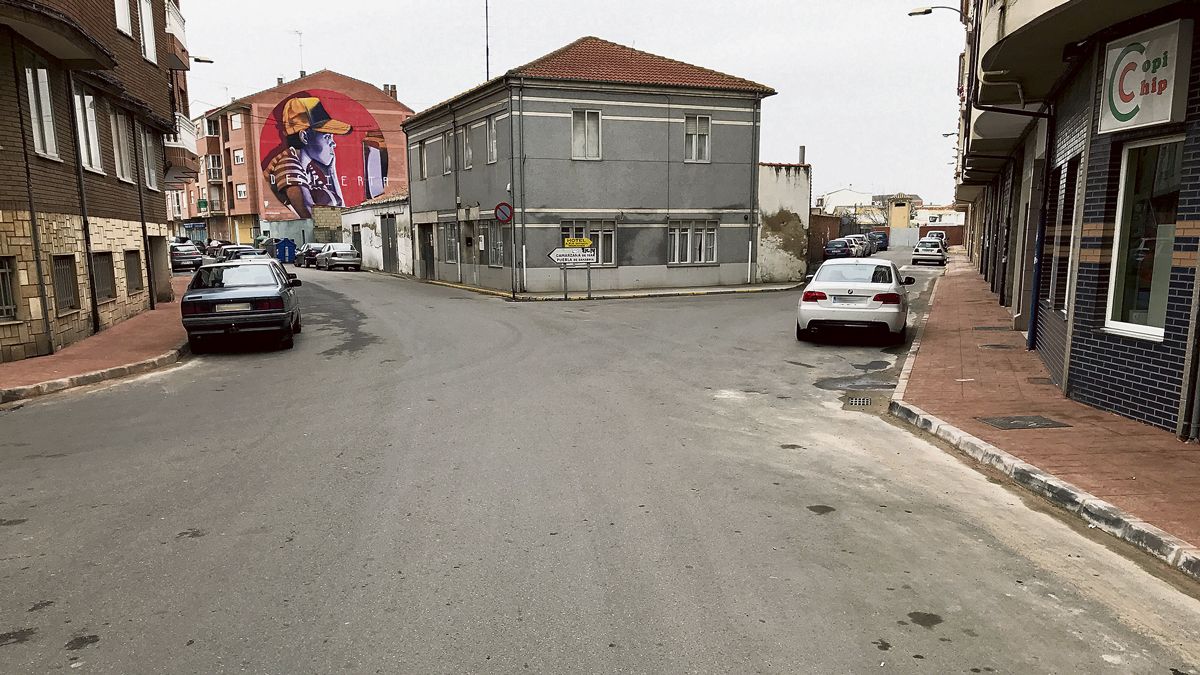 La calle Tenerías es una de las que ha visto renovadas las aceras. | PRIETO