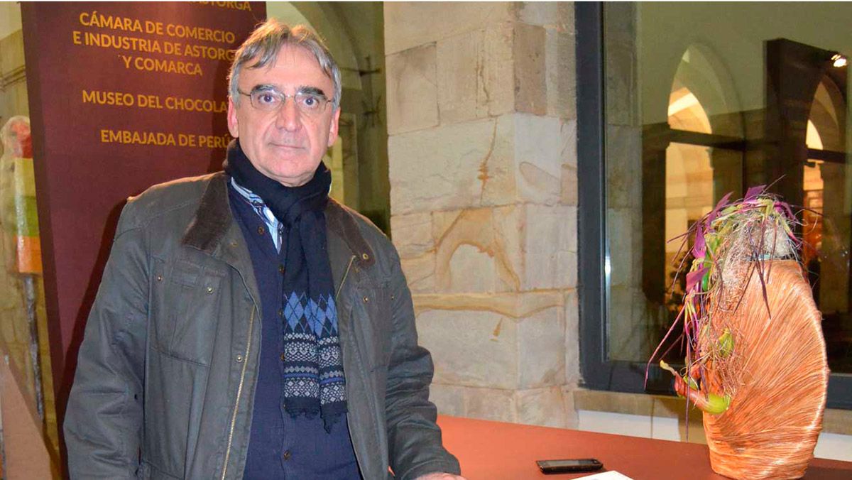 Juan Carlos Fernández junto al expositor institucional en el Sica. | PATRICIA FERRERO