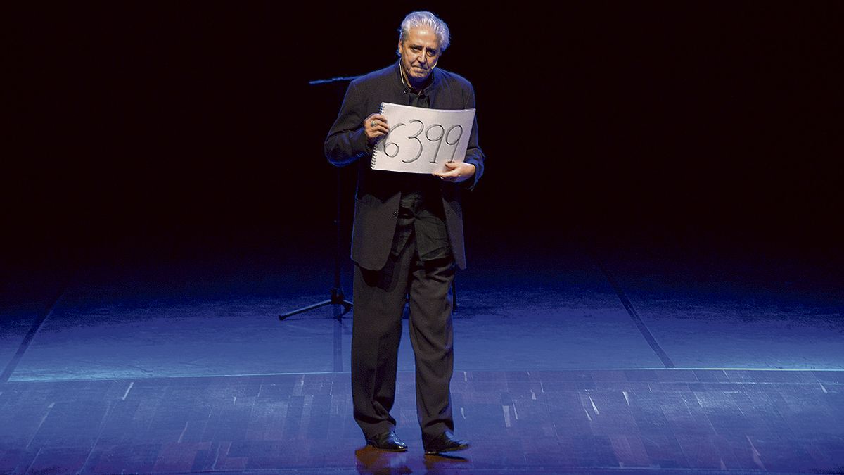 Anthony Blake contó con la complicidad del público asistente al Auditorio en su espectáculo de ilusiones mentales ‘Mas allá de la imaginación’. | MAURICIO PEÑA