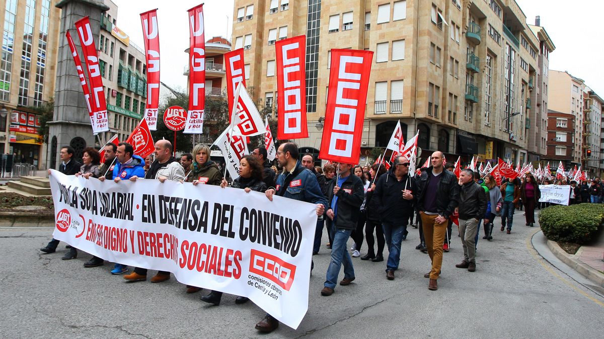 Manifestación de este domingo en Ponferrada por el empleo digno y los convenios laborales. | César Sánchez (Ical)