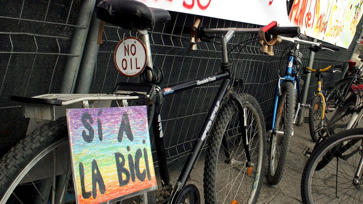 Desde la ‘Bici Crítica’ defienden la movilidad sostenible en León, una ciudad «hecha» para este medio de transporte. | ICAL