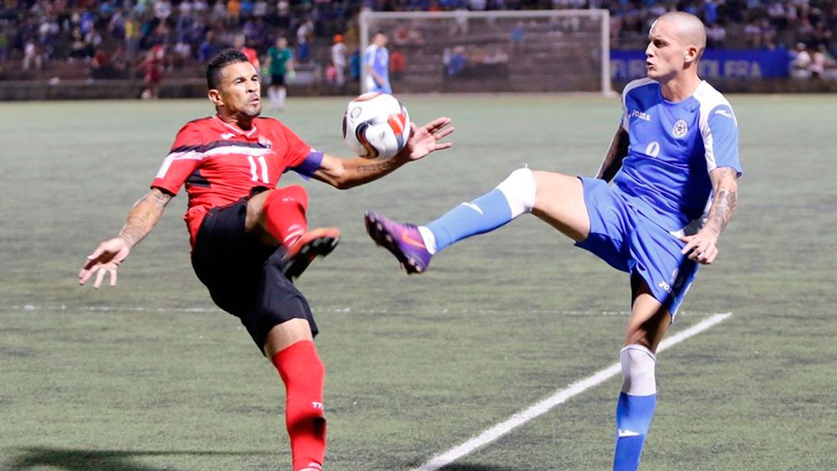 Jaime Moreno, a la derecha, con la camiseta de Nicaragua. | MELVIN VARGAS Jaime Moreno, a la derecha, con la camiseta de Nicaragua. | MELVIN VARGAS