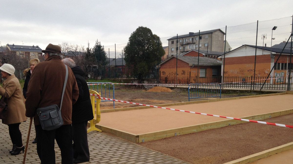Ponferrrada estrenó pistas de petanca en el Centro de Día de Flores del Sil | M.I.