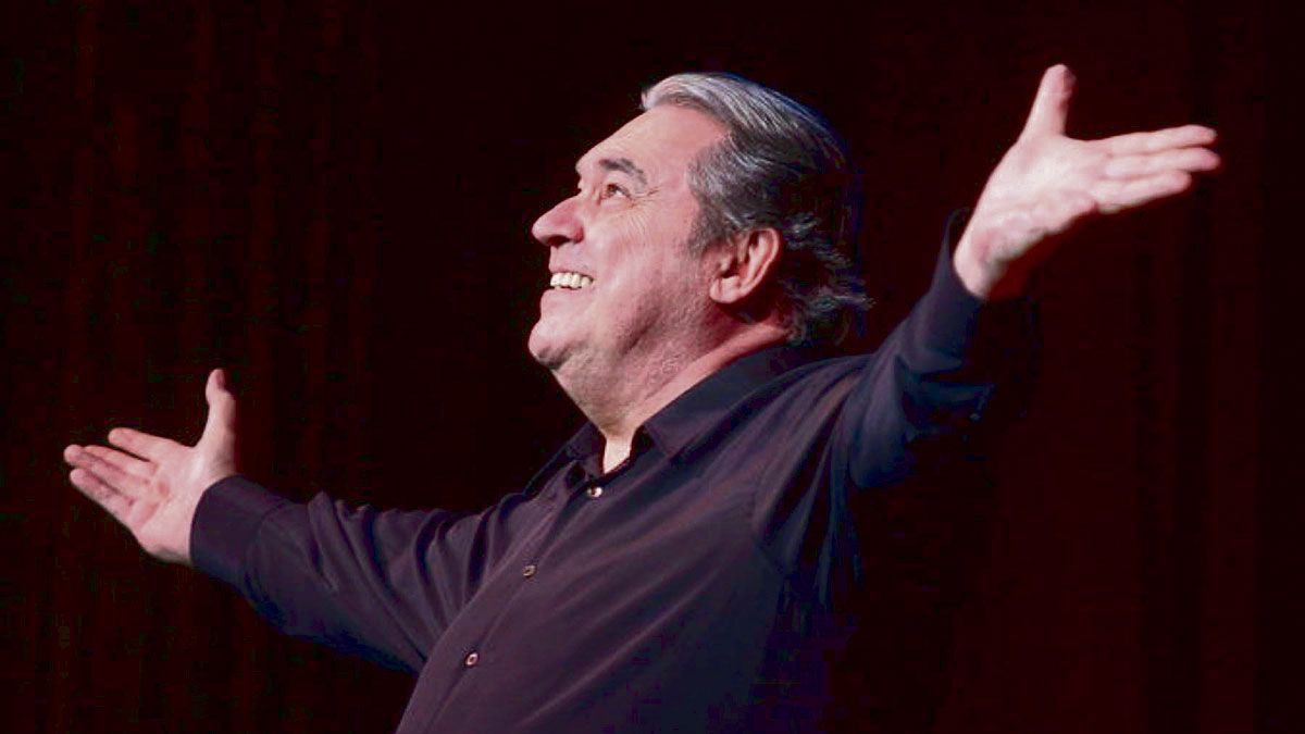 Uno de los numerosos recitales que el cantante, compositor y poeta argentino AlbertoCortez viene ofreciendo en su regreso a los escenarios.