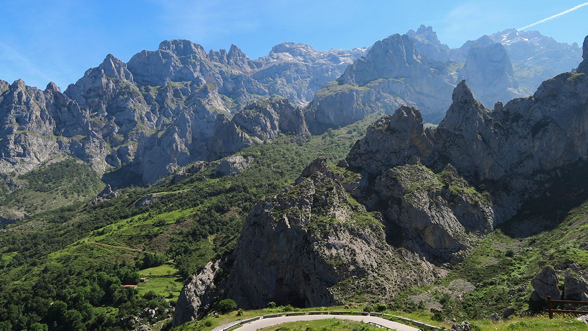 Picos de Europa desde el mirador del Tombo. | ICAL