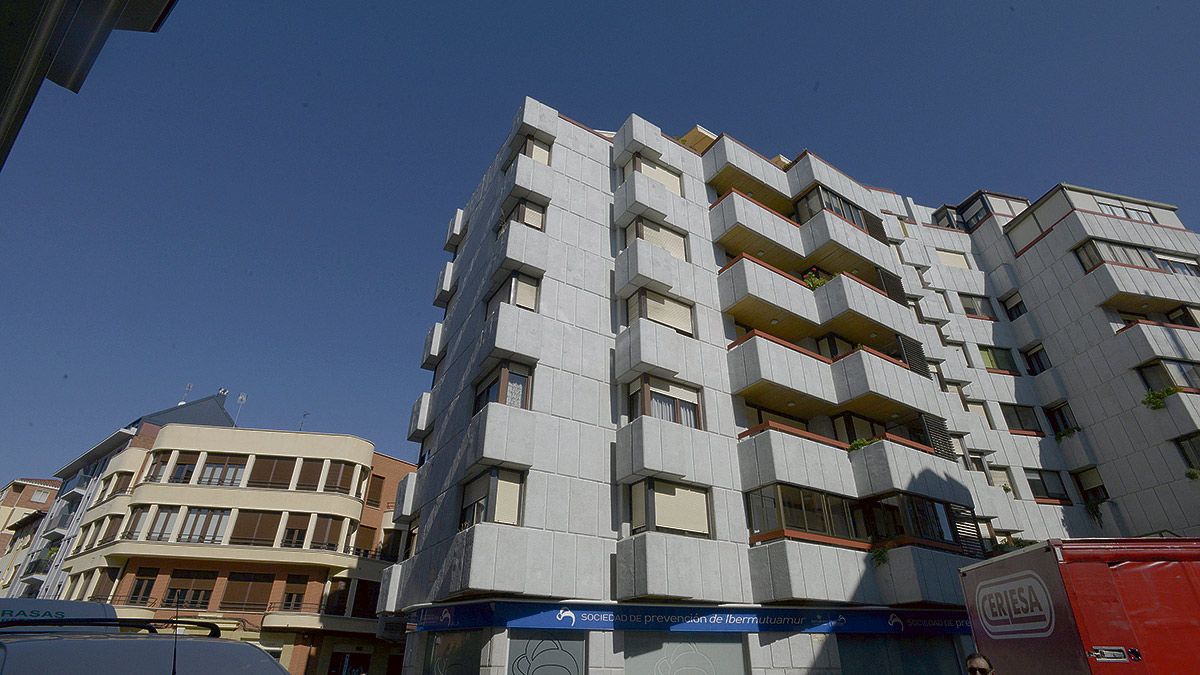 Varios edificios de la capital leonesa en una imagen de archivo. | MAURICIO PEÑA
