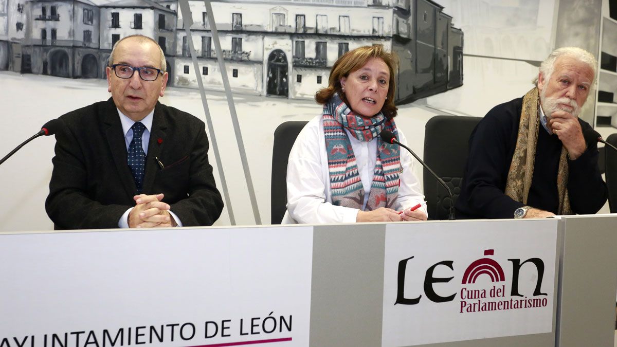 Félix Llorente, Aurora Baza y Juan Bautista, durante la presentación de la gala. | CARLOS S. CAMPILLO (ICAL)
