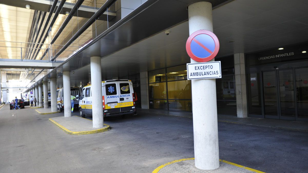 Acceso al servicio de Urgencias del Complejo Asistencial Universitario de León. | DANIEL MARTÍN