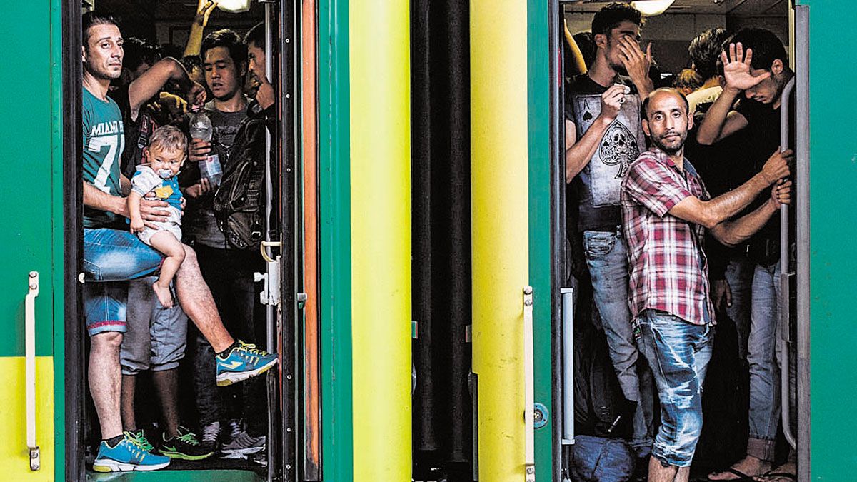 El fotógrafo húngaro centra su actividad en la actual crisis de refugiados. | KRISTÓF HÖLVÉNYI