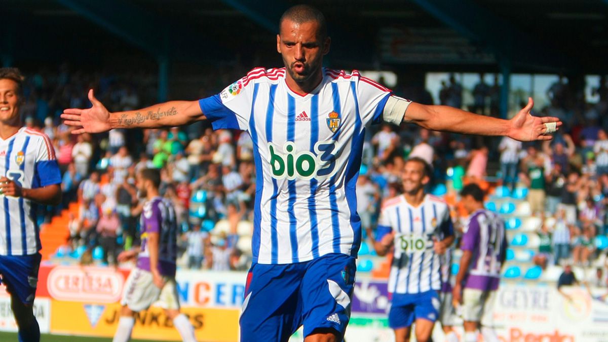 Yuri celebra un gol en El Toralín. | CÉSAR SÁNCHEZ