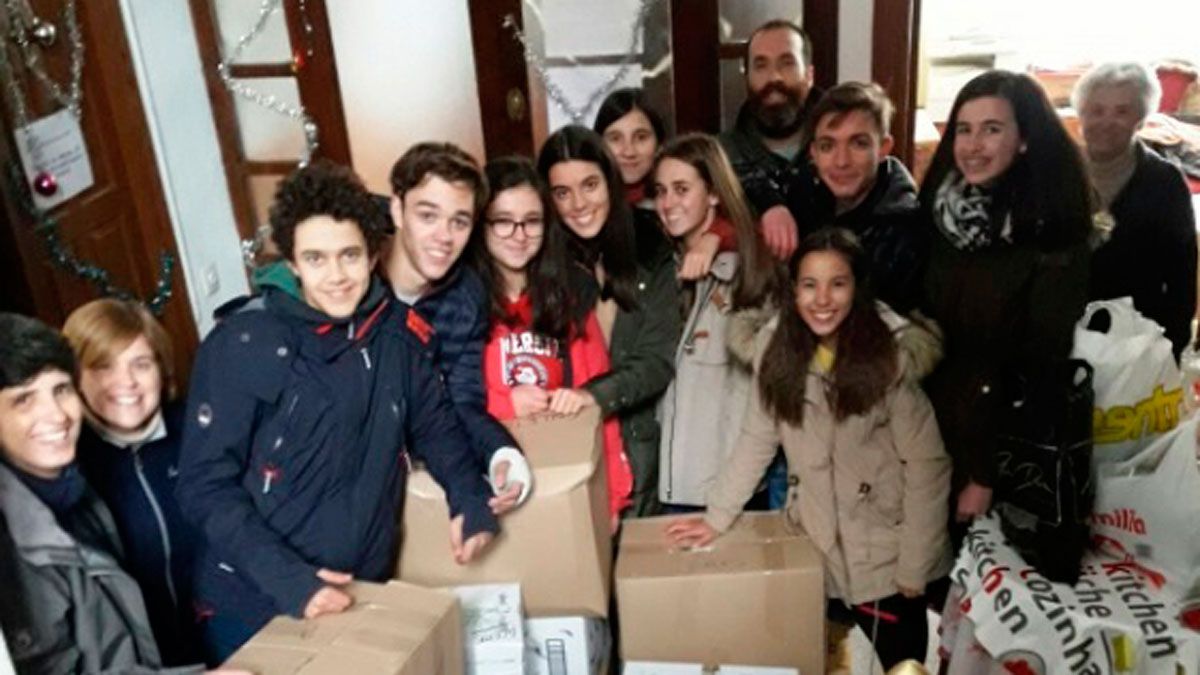 Una campaña de alimentos para cáritas del colegio Virgen de la Peña. | L.N.C. Una campaña de alimentos para cáritas del colegio Virgen de la Peña. | L.N.C.
