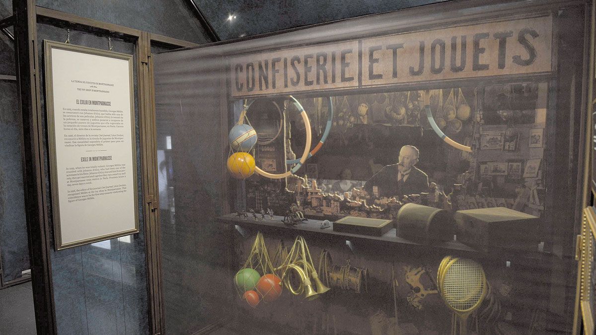 En el quiosco de juguetes y golosinas en la estación de Montparnasse. | MAURICIO PEÑA En el quiosco de juguetes y golosinas en la estación de Montparnasse. | MAURICIO PEÑA