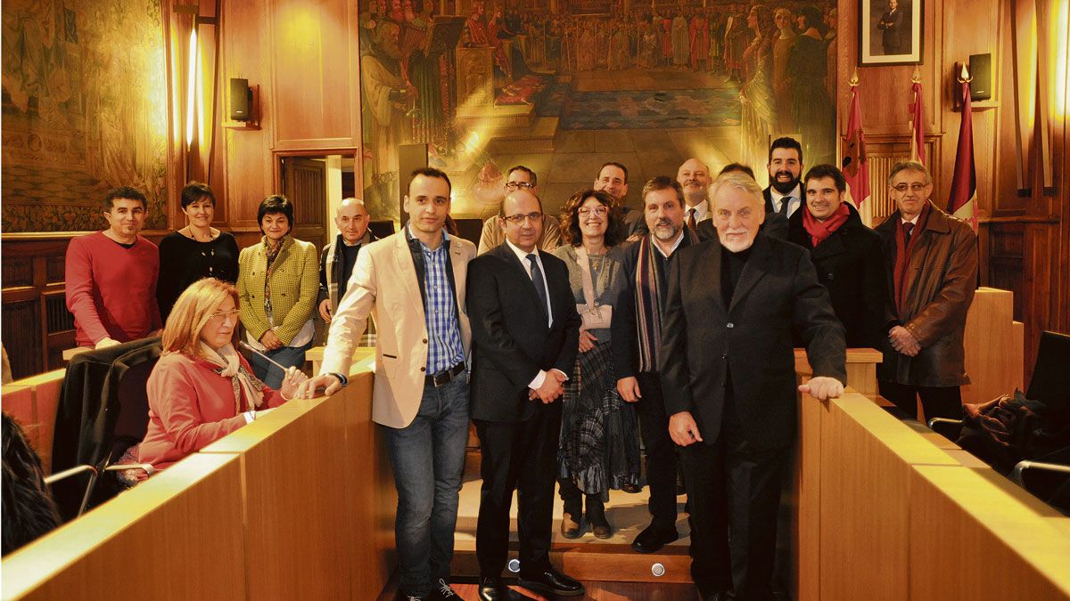 Francisco Castañón recibió a los asistentes a la entrega del premio que tendrá lugar hoy en el Parador. | DANIEL MARTÍN
