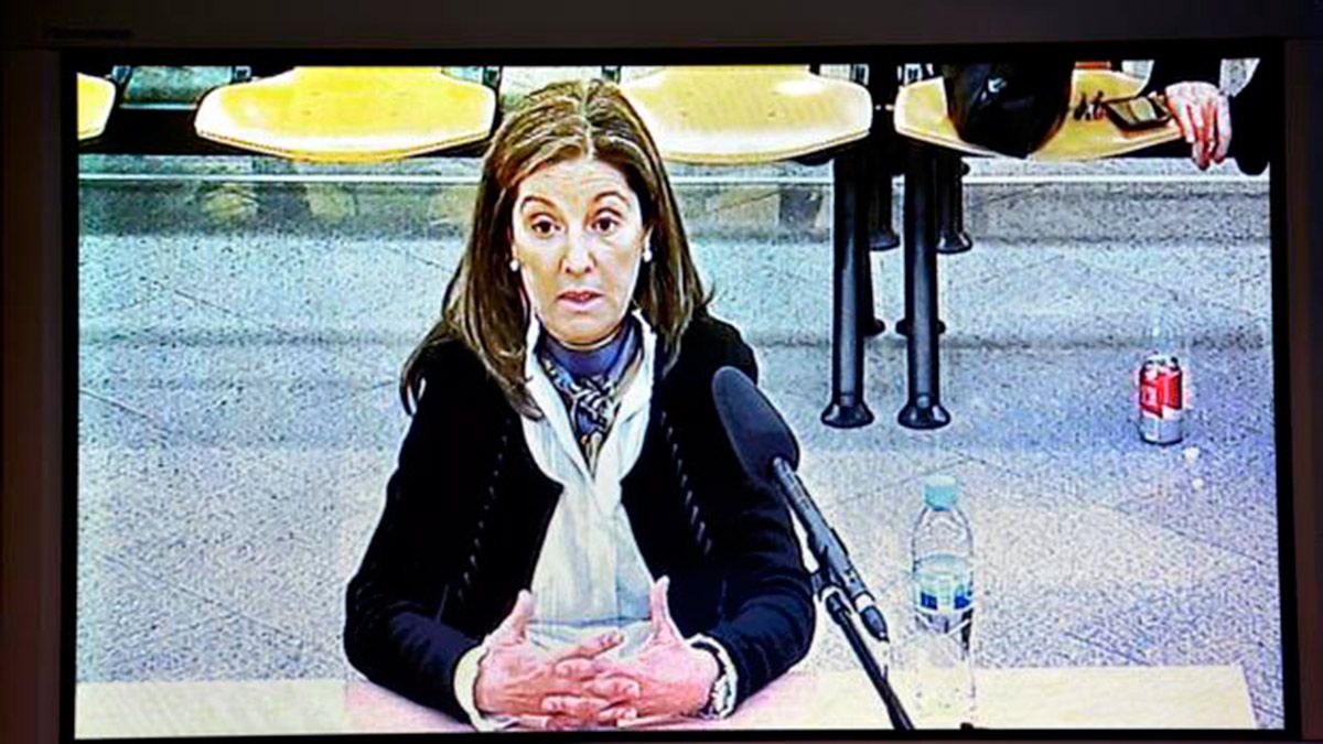 La mujer de Bárcenas durante su declaración. | L.N.C. La mujer de Bárcenas durante su declaración. | L.N.C.