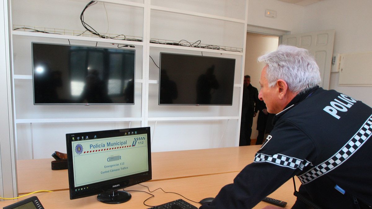 La Policía Municipal investiga qué grado de participación tuvo cada uno de ellos en los hechos. | ICAL La Policía Municipal investiga qué grado de participación tuvo cada uno de ellos en los hechos. | ICAL