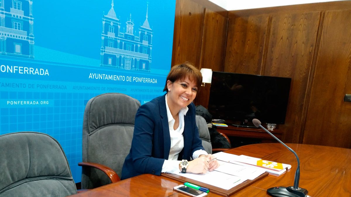 La concejala de Ciudadanos y presidenta del IMFE, Rosa Luna, en rueda de prensa. | MAR IGLESIAS