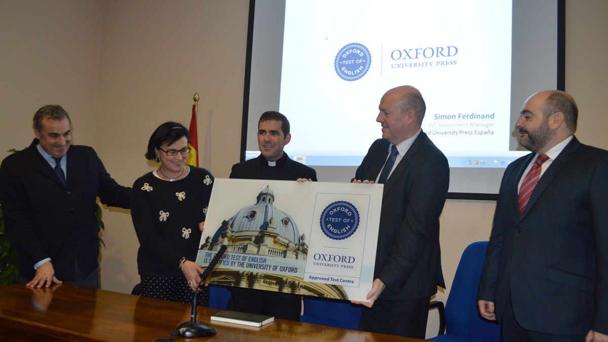 El colegio San Ignacio recibe el distintivo de ‘centro examinador de la Universidad de Oxford'. | L.N.C.