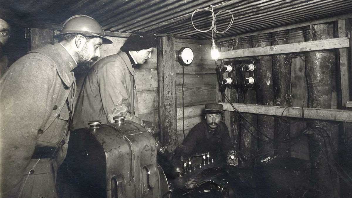 Una central eléctrica montada bajo tierra. | MUSEO DEL EJÉRCITO