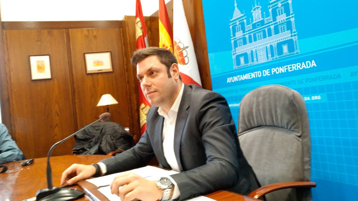 El concejal de Medio Rural, Iván Alonso en la rueda de prensa. | MAR IGLESIAS